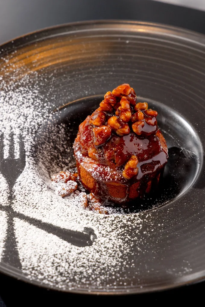 Chocolate dessert finished with powdered sugar