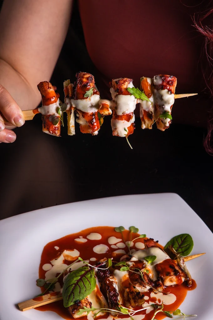 Skewers and caprese-style starter plate